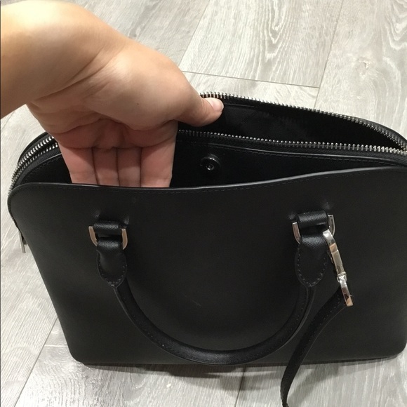 Michael Kors black handbag - Picture 8 of 10